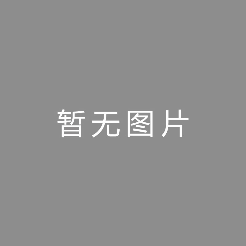 🏆录音 (Sound Recording)湖人赛后在更衣室合唱生日歌为东契奇庆生，后者笑得合不拢嘴